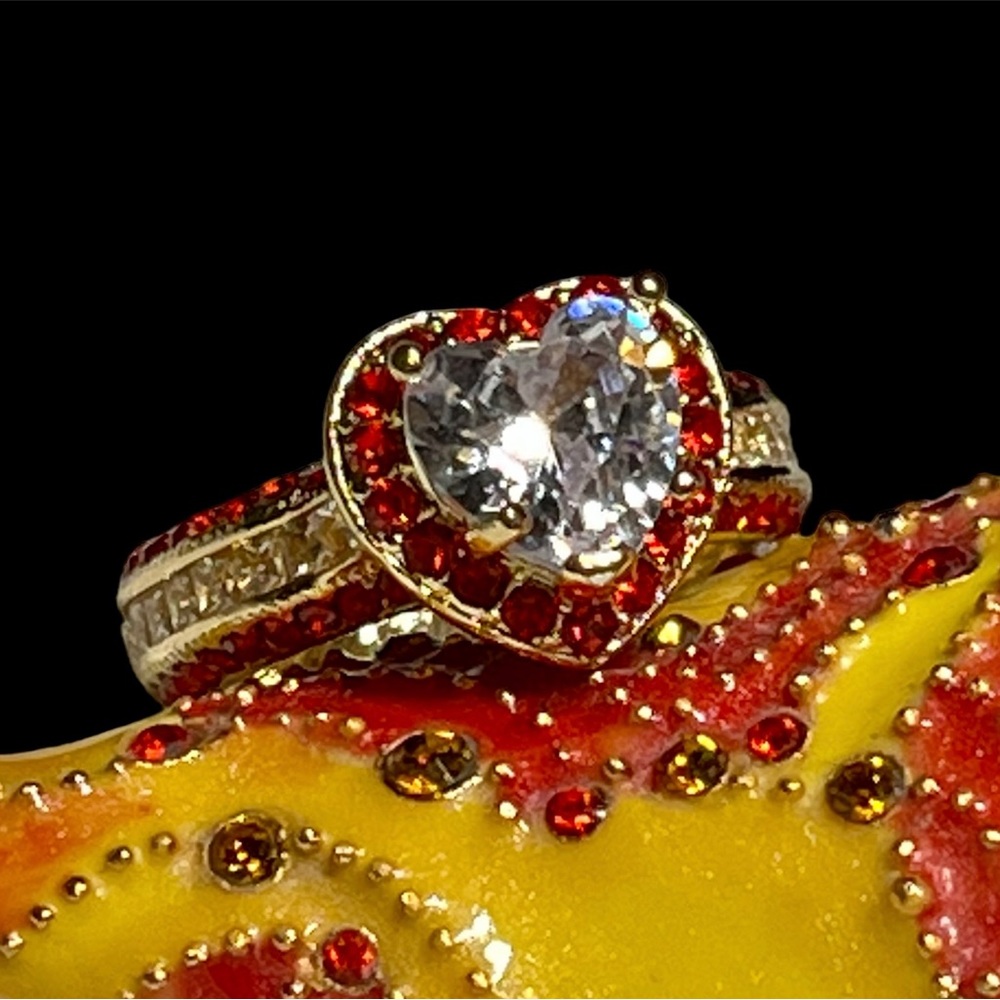 ❤️Cute red and gold heart ring -NEW